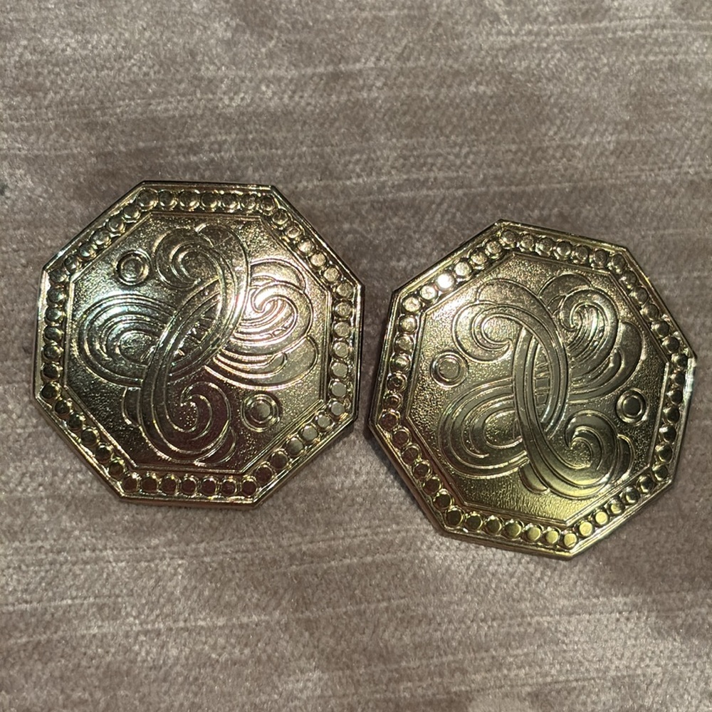 Vintage 90’s Light Gold Octagonal Celtic Design Clip On Earrings